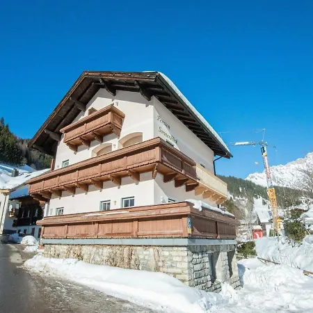 Leni S Mountain With A Balcony 디엔텐암호크코니그