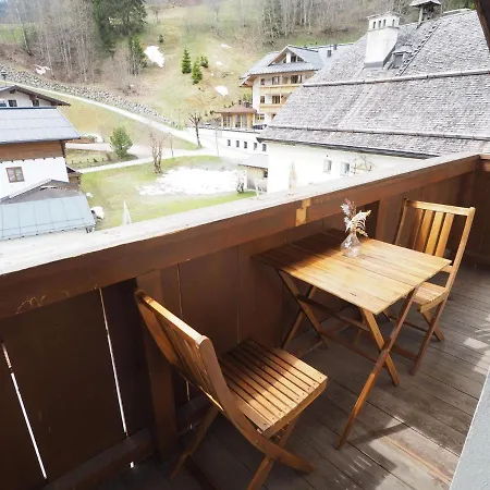 Leni S Mountain With A Balcony 아파트